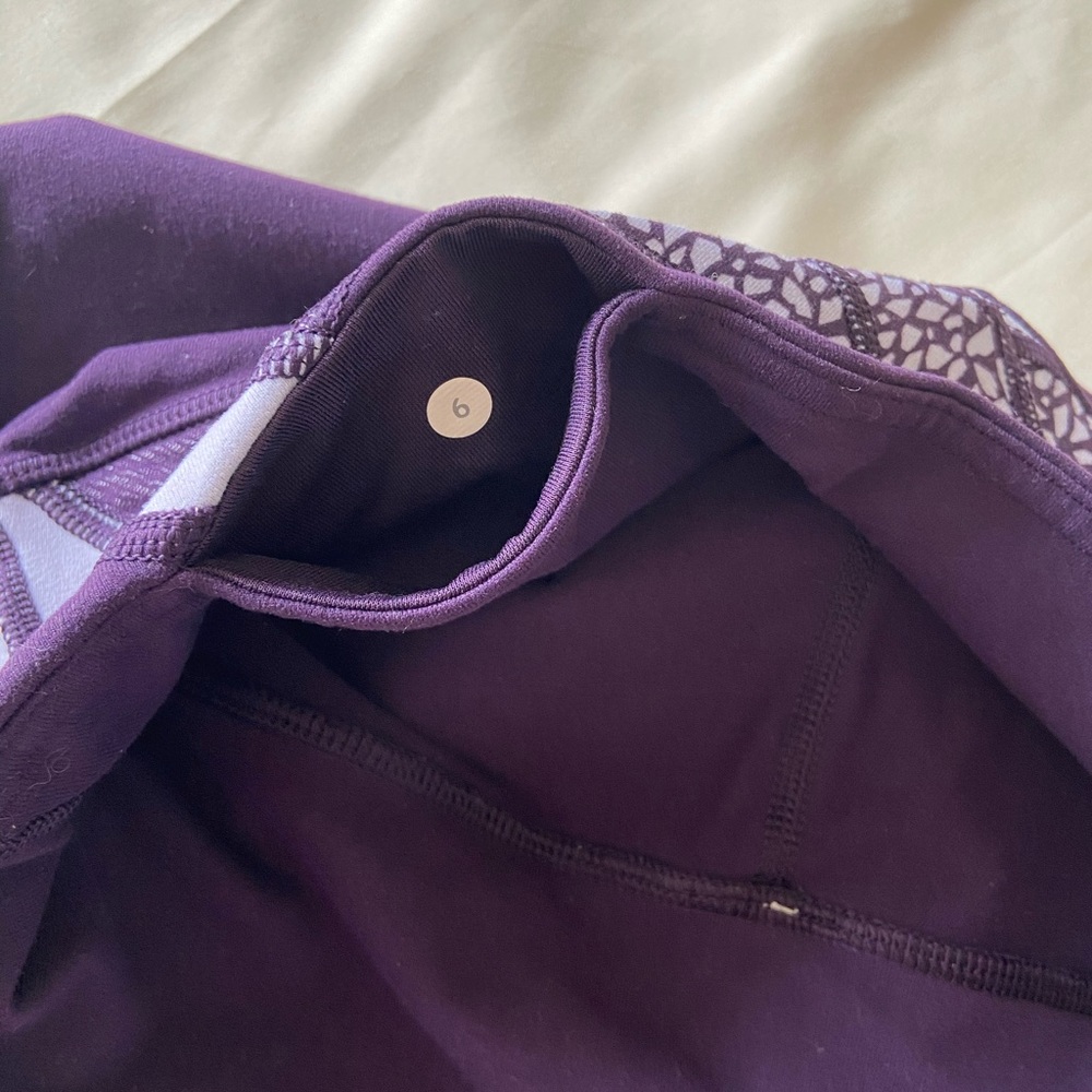 LULULEMON ATHLETICA PURPLE MID RISE LEGGINGS - Picture 5 of 5